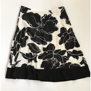 White House Black Market Women’s Floral Print Black and White Skirt Size 2